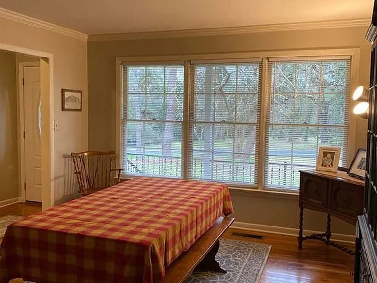 3155 Lakeshore Dr — Photo 10