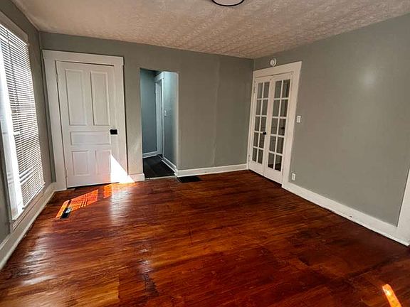 5th image of 371 N Mulberry St APT 1