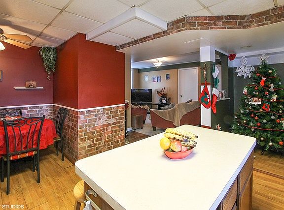 5th image of 210 E Green St