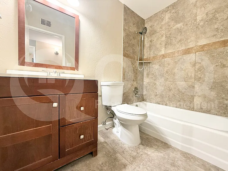 445 E Beatryce St — Photo 16