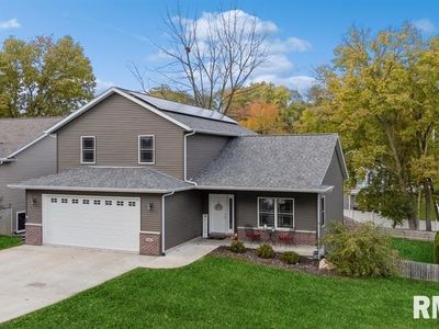 501 May St, Le Claire, IA, 52753