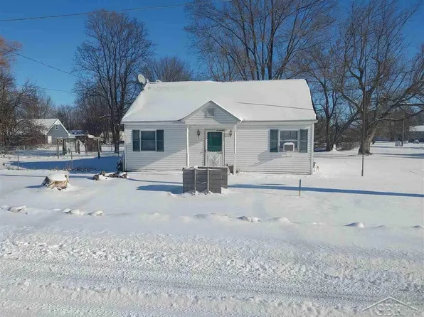 725 S 1st St, Chesaning, MI 48616