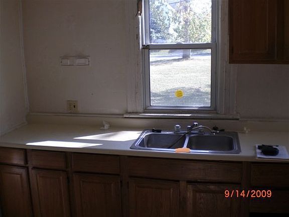 2nd image of 821 Greenlawn Ave