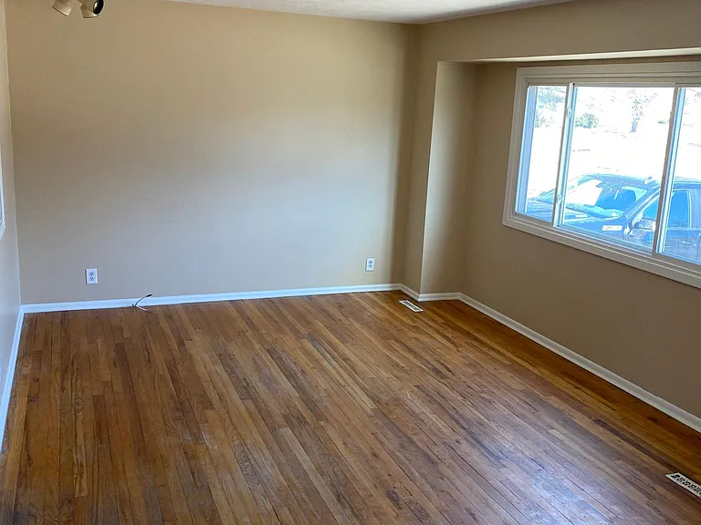 12217 Pedersen Dr — Photo 3