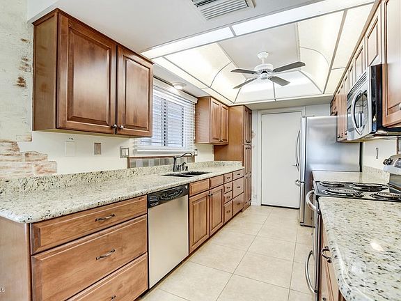3rd image of 18824 N Lakeforest Dr
