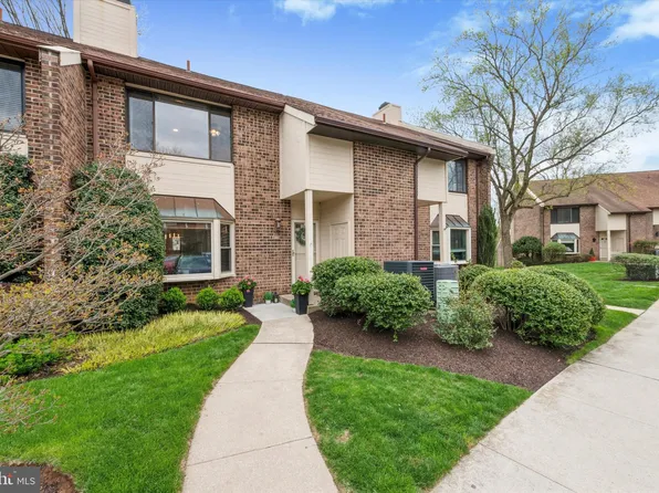 28 Elan Ln, Chesterbrook, PA 19087