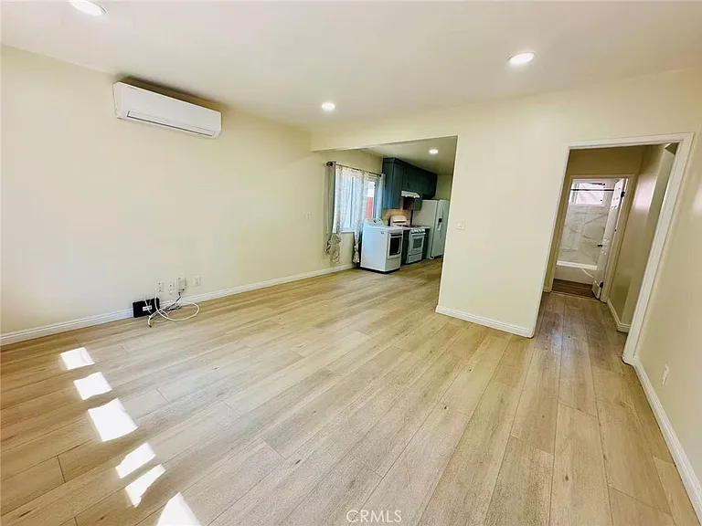 229 E Olive Ave — Photo 4