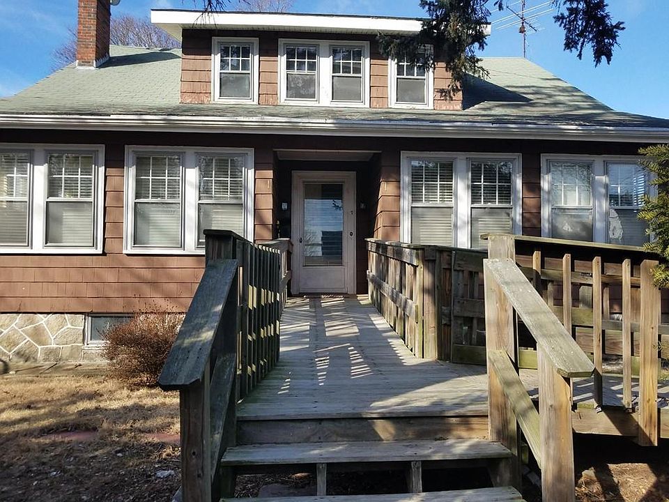 1st image of 7 Fenway Cir