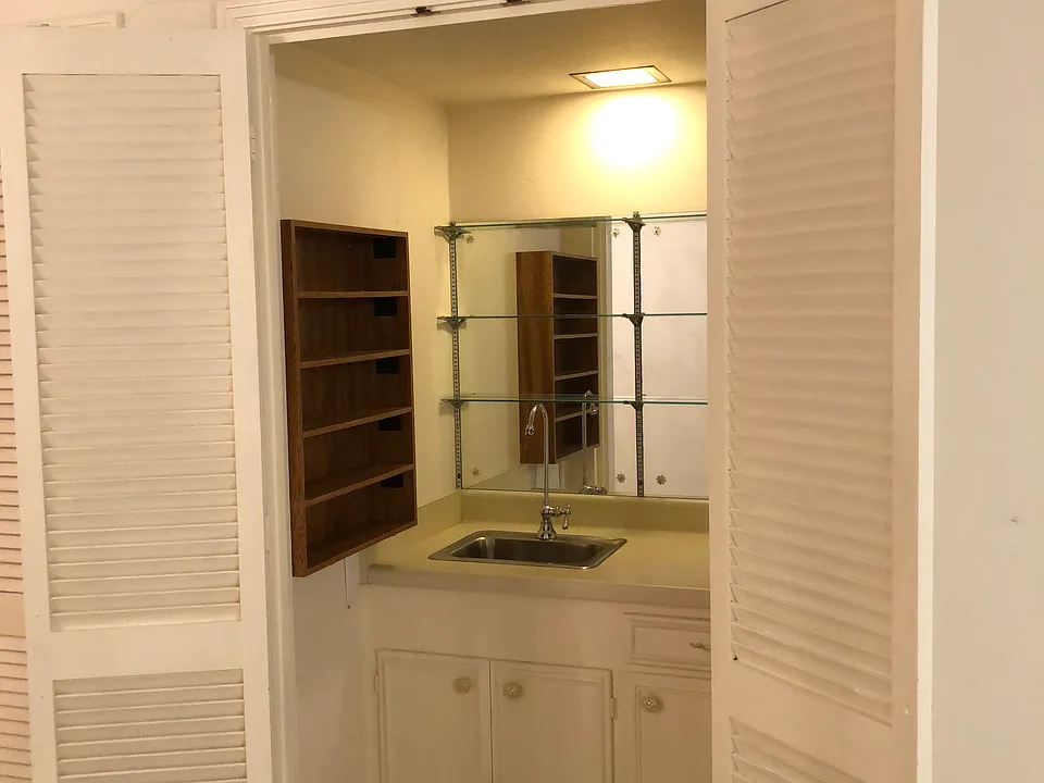 Wet bar