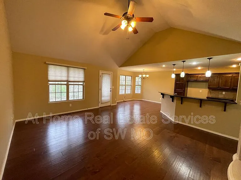 4576 Greenridge — Photo 2