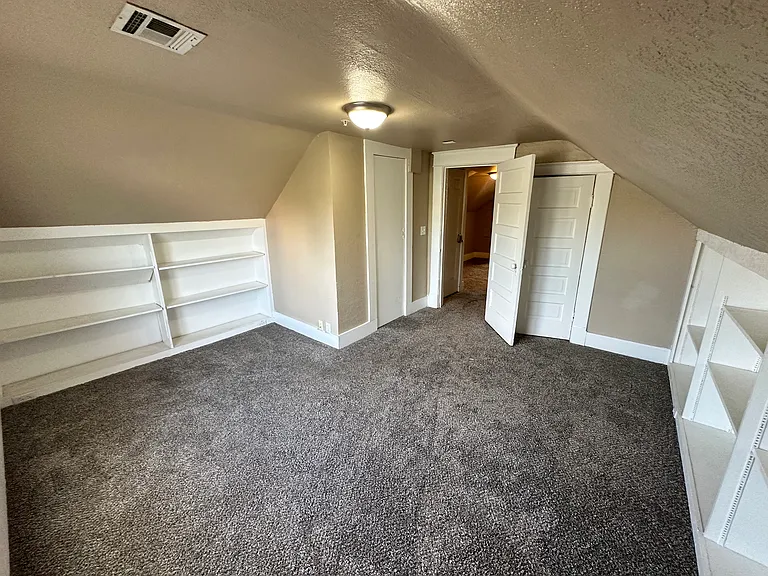 719 Asp Ave #5 — Photo 10