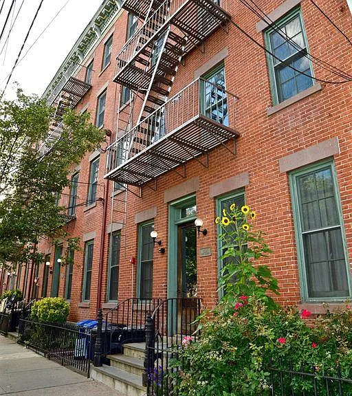 204 6th St #4R — Photo 2