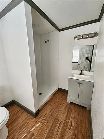 3200 Lancaster St — Photo 6