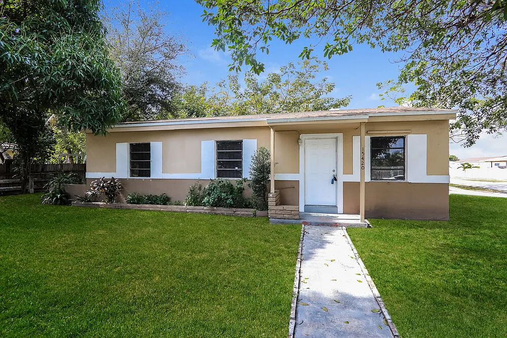 3 bed, 1.0 bath, 971 sqft, $3,690 — Photo 1