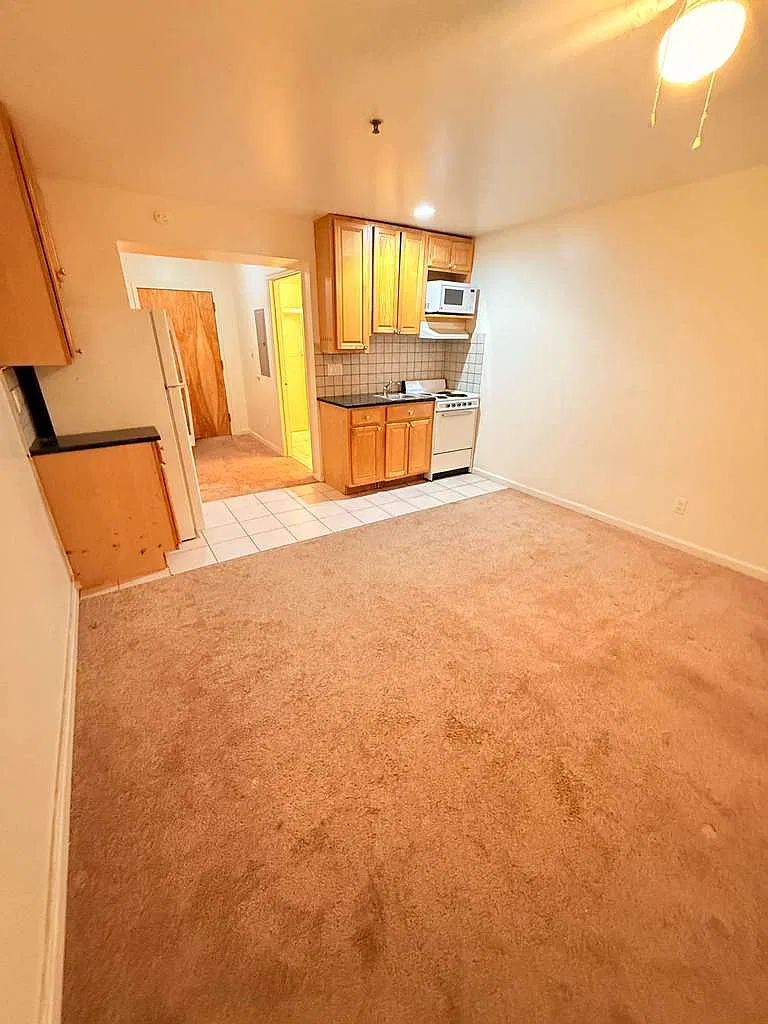 Studio, $1,420 — Photo 1