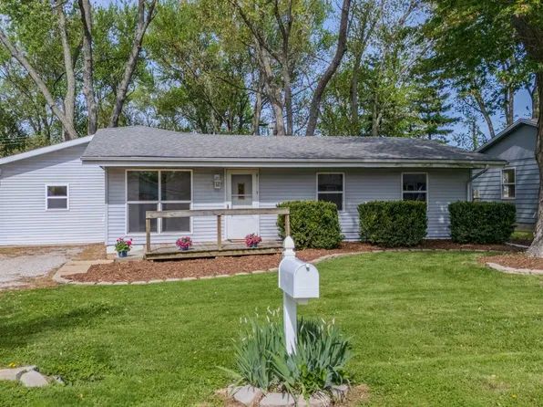 8198 Pine Ave, Downs, IL 61736