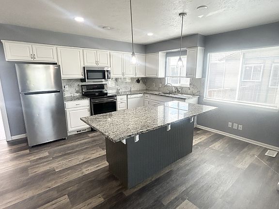 2nd image of 1719 E Fort Union Blvd