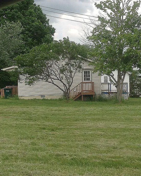 1002 E Railroad St — Photo 2