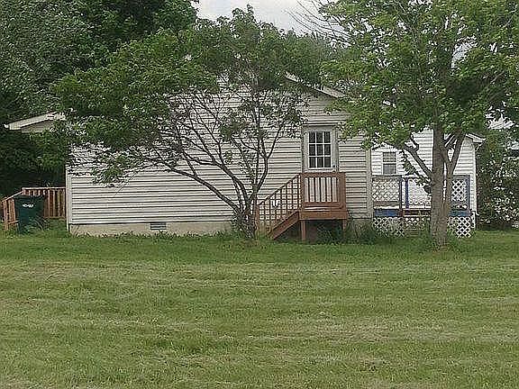 3rd image of 1002 E Railroad St
