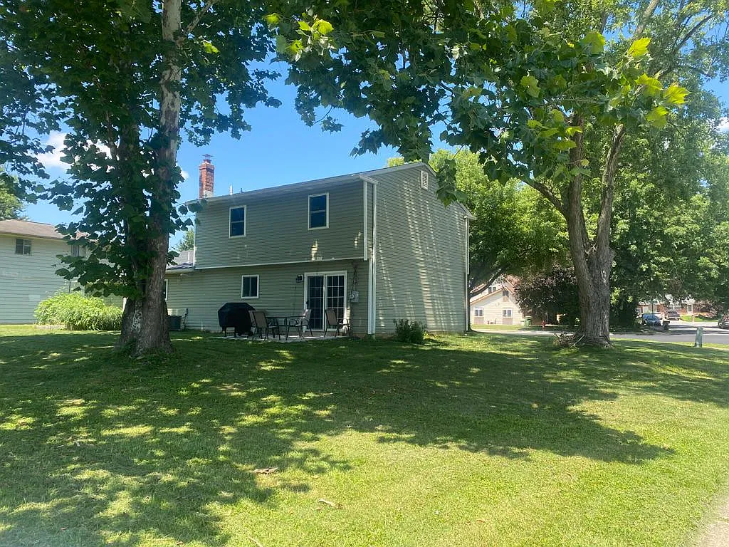 4 bed, 1800 sqft, $3,200 — Photo 3