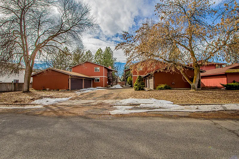 2 bed, 1.0 bath, 890 sqft, $1,325 — Photo 1
