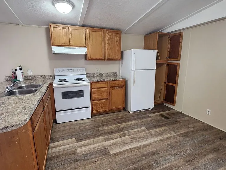 1505 Goodyear Ave #5 — Photo 1
