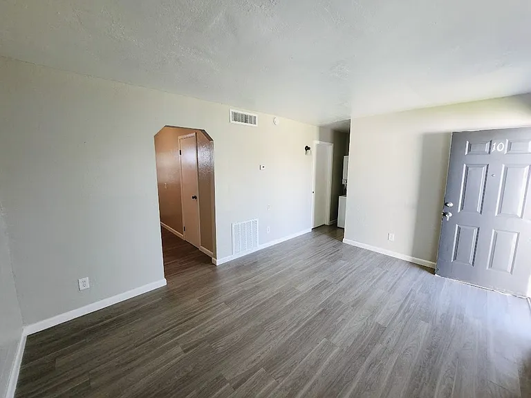 1709 N 25th Pl — Photo 9