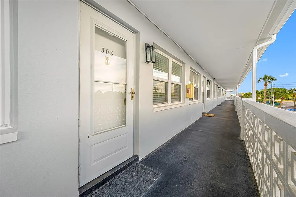 1 bed, 1.0 bath, 650 sqft, $1,225 — Photo 2