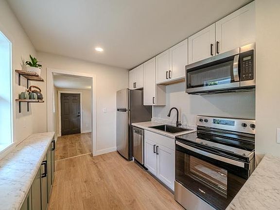 5th image of 709 Rossman Ave