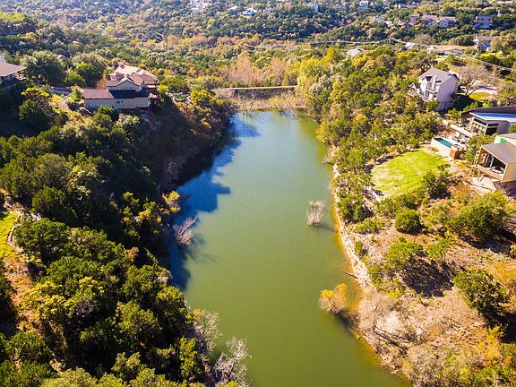 Beautiful Homes on Lake Apac
