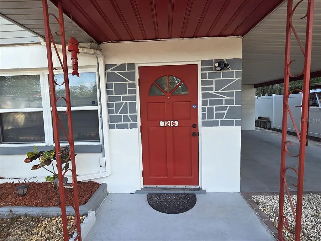 2 bed, 1.0 bath, 672 sqft, $1,600 — Photo 2