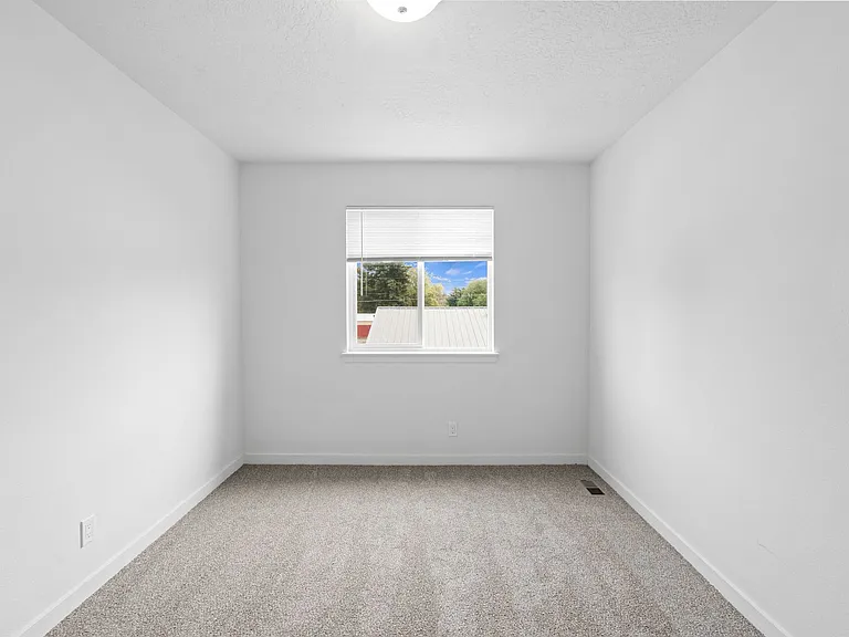 1510 N Michigan Ln — Photo 10