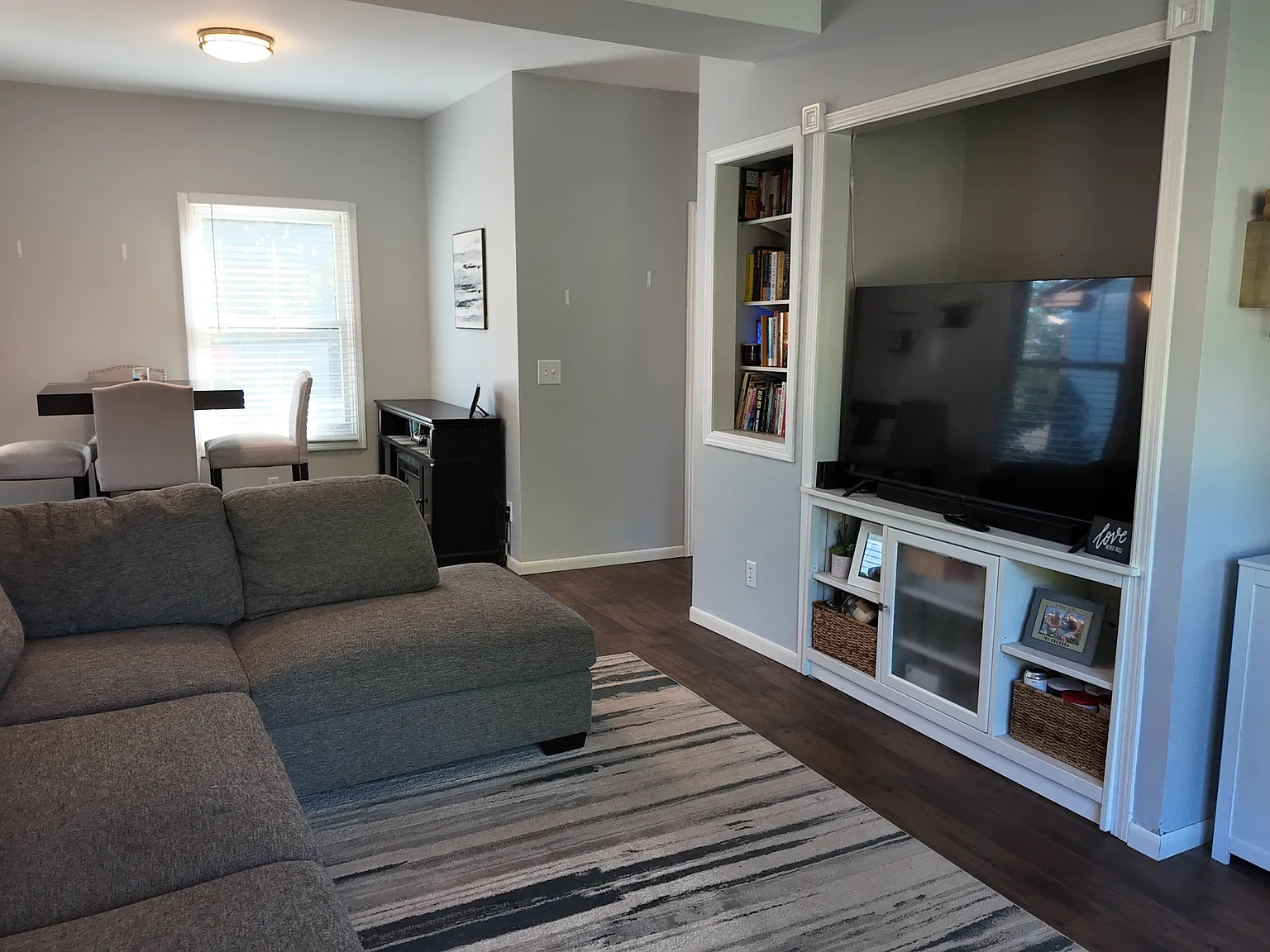 3 bed, 1.5 bath, 1044 sqft, $2,350 — Photo 2