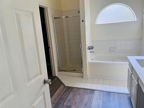 5th image of 4722 Silverlake Dr