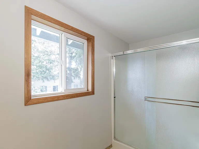 15709 NE 12th Way — Photo 24