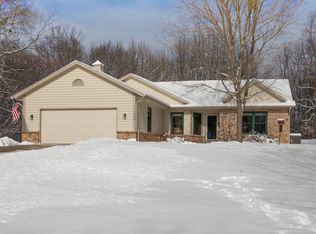 630 Cardiff Dr, Hartland, WI 53029