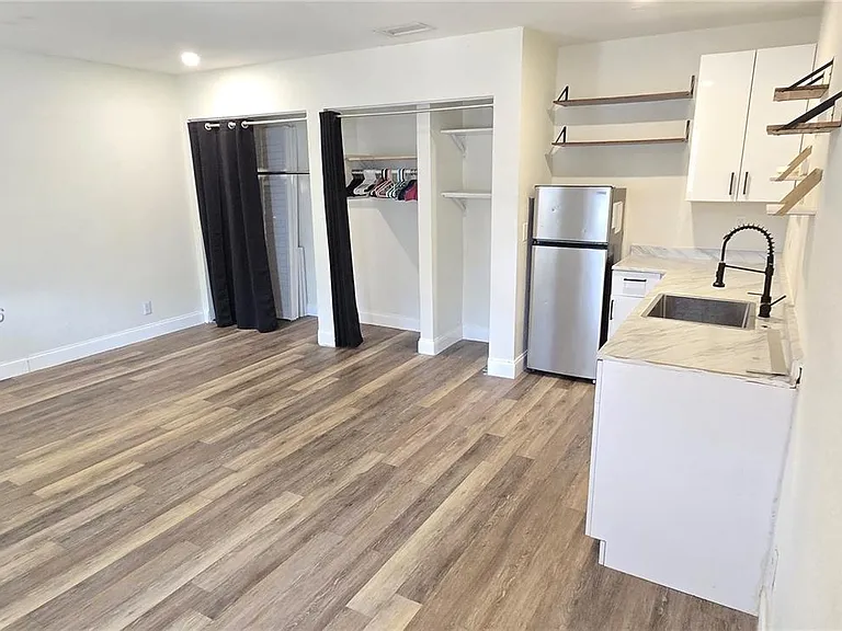 201 NE 2nd Ave #1 — Photo 3
