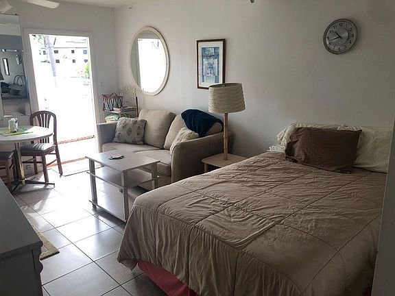 4th image of 501 W Venice Ave