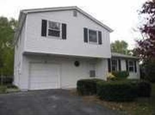 15 Tarrycrest Ln, Gates, NY 14606