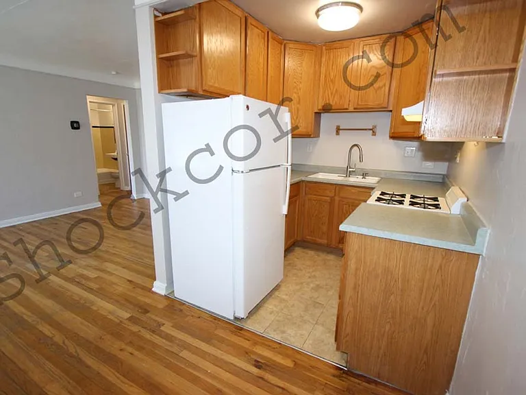 1531 Leyden St — Photo 6