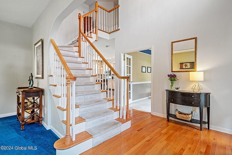 2nd image of 618 Vanderlyn Lane