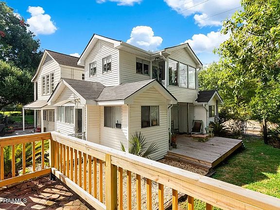 2nd image of 106 Seville Blvd #B
