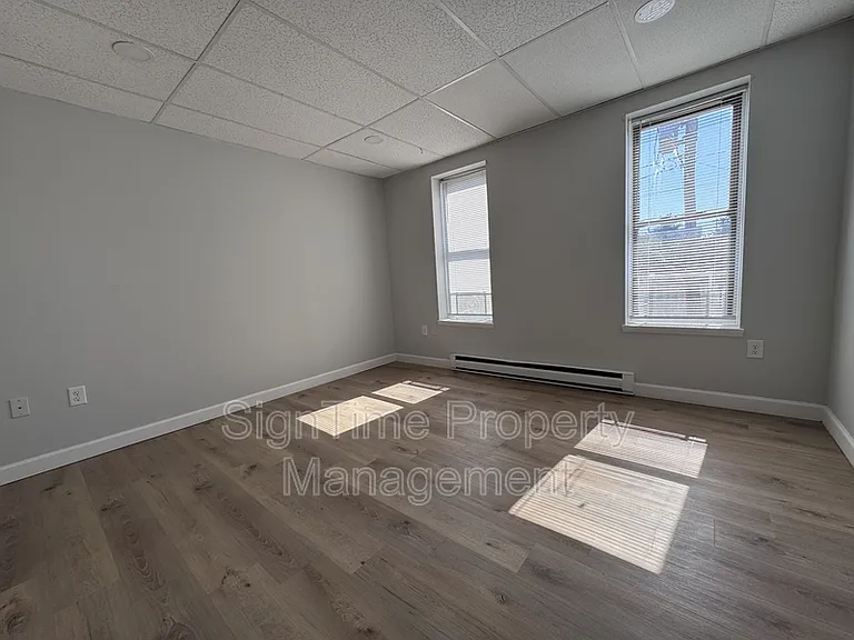 229 N Jonathan St #202 — Photo 10