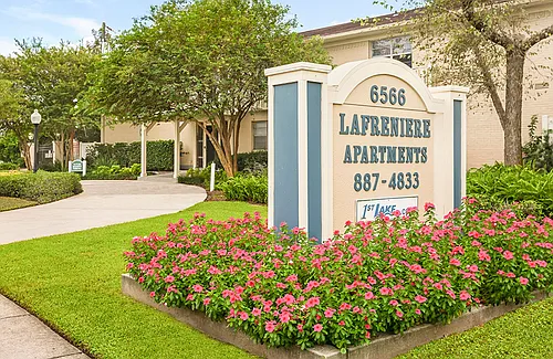 6566 Park Manor Dr. Photo 1