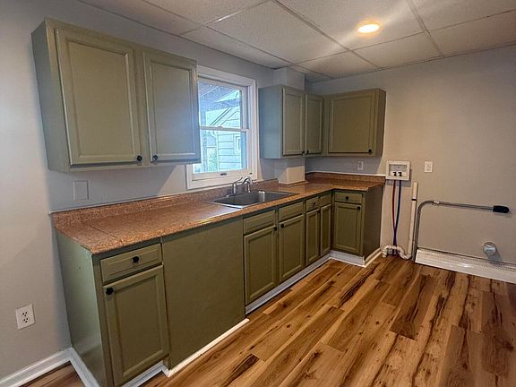 5th image of 51 Wyoming St