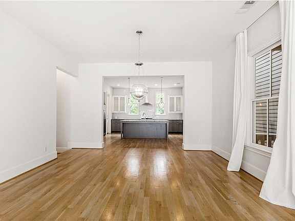 3rd image of 2056 Telfair Cir NE