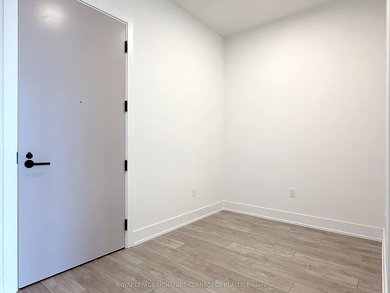 858 Dupont St #Penthouse 33 — Photo 3