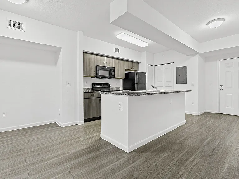 Palm Springs Apartments — Photo 29