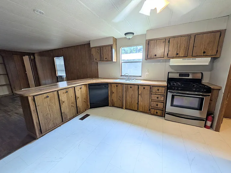 16240 San Pedro Ave — Photo 12