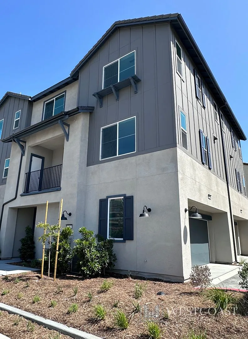 Modern Eastvale Home with Solar, EV Battery Backup & Resort-Style HOA Amenities — Photo 1